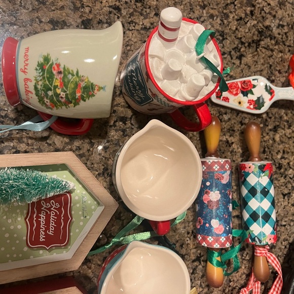 PIONEER WOMAN CHRISTMAS ORNAMENTS - Picture 5 of 7